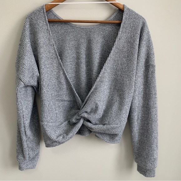 ✨2/$30✨ Noisy May Grey Open Back Sweater - Picture 1 of 6